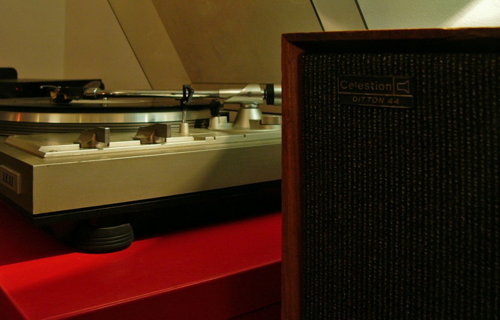 Ditton 44 + Akaï AP-206C Turntable