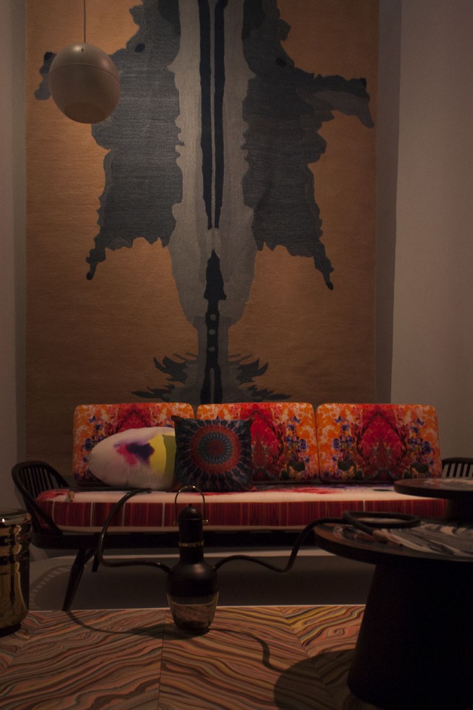 Sofa Studio couch / Timorous Beasties / Ercol Tapis "Inkblot" par Bina Baitel pour Roche Bobois 