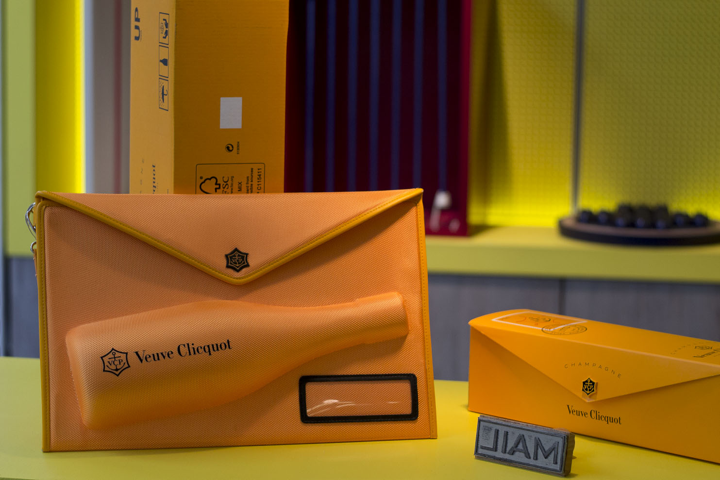 Clicquot Mail packagings pour Veuve Cliquot par le 5.5 DesignStudio