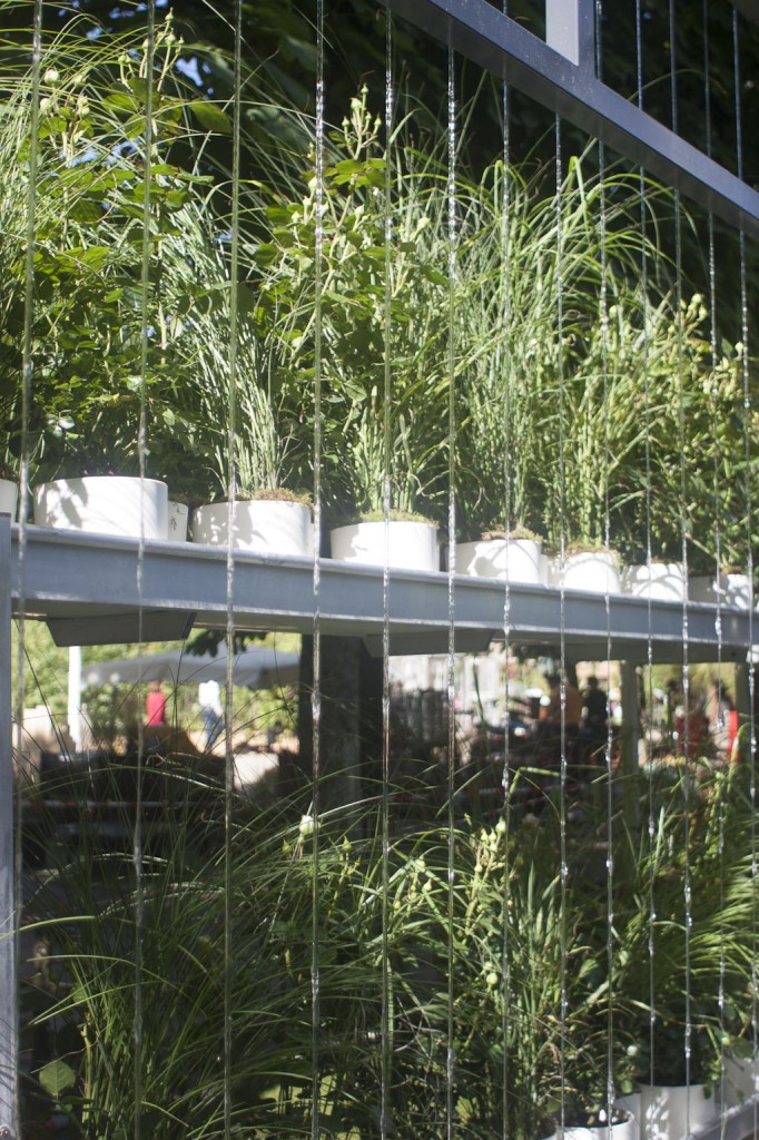 Mur d'eau  Jardin Le bureau fertile par Les Jardins de Gally