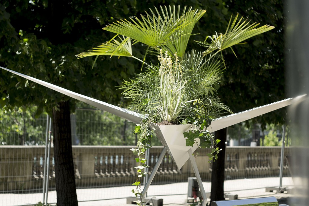 Oiseau géant par Alexis Tricoire - Prototype de jardinière à grande échelle - Jardins Jardin 2015 aux Tuileries - Paris