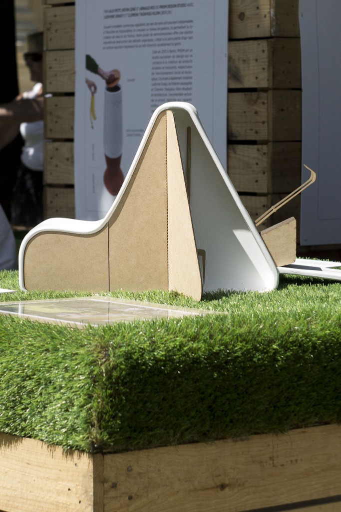 Prix de l'innovation : Projet Res't'ool par Lauren Germain et Aurore Pulwermacher, LISAA Paris (France) Mobilier à double fonction : ranger les outils de jardin, y compris la tondeuse à gazon, et servir d'assise de repos - Jardins Jardin 2015 aux Tuileries - Paris