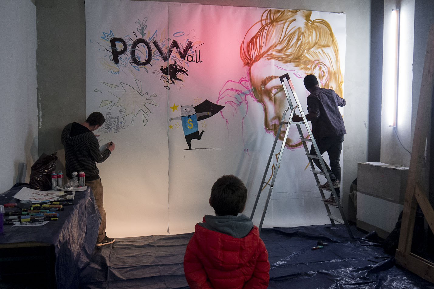 Les artistes Wallas et Grem.one à l'oeuvre sur la fresque collective de l'Expo PoW 