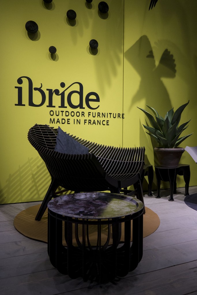 Nouveautés Ibride collection outdoor fauteuil Manta et table basse Medusa 